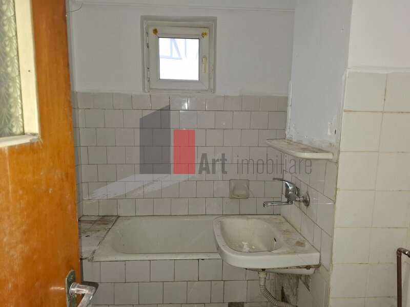 Ploiesti, centru, Liceul Mihai Viteazul, 4 camere