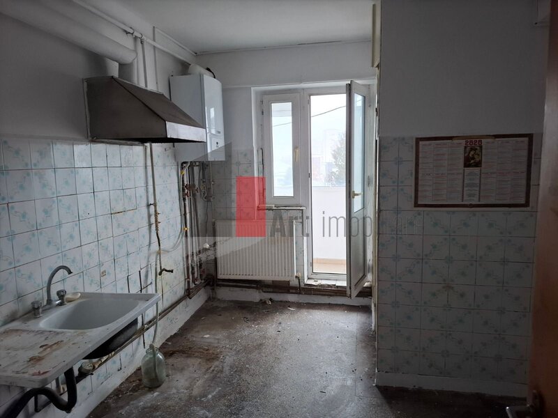 Ploiesti, centru, Liceul Mihai Viteazul, 4 camere