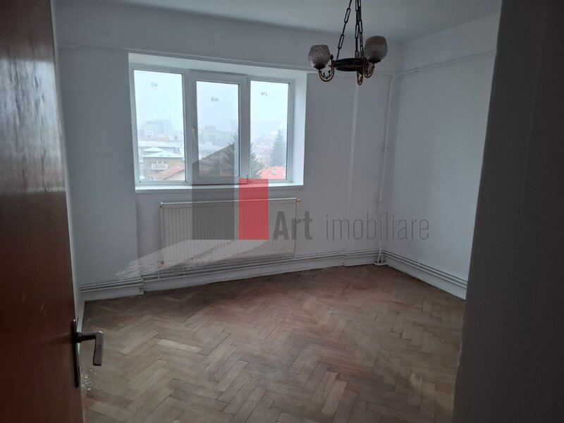 Ploiesti, centru, Liceul Mihai Viteazul, 4 camere